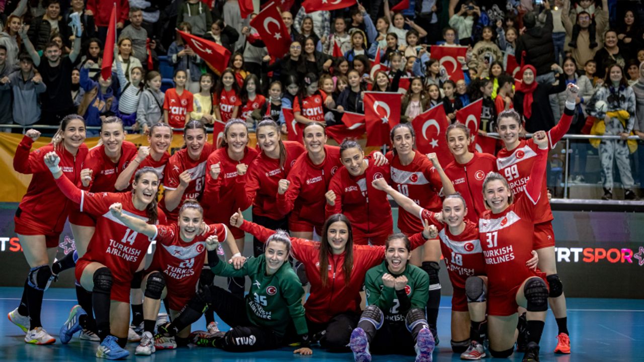 Mercedes-Benz Türk hentbola desteğe devam ediyor