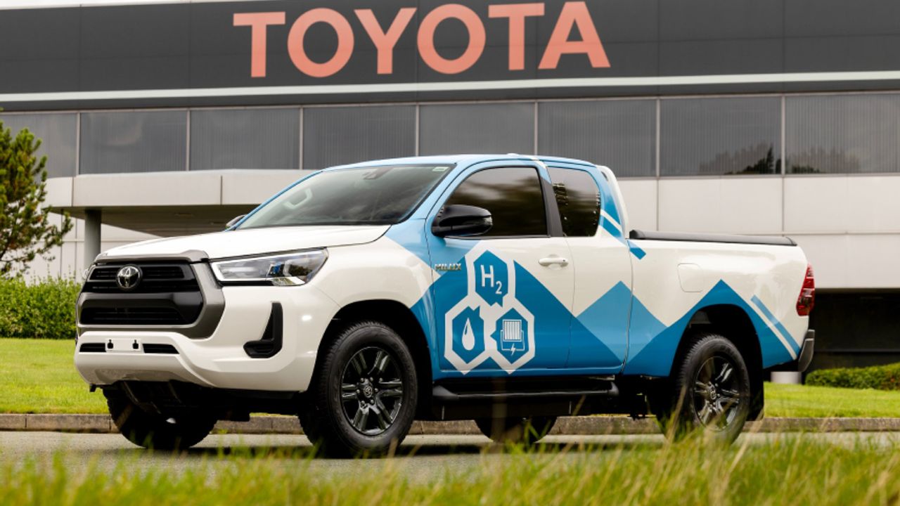Toyota hidrojen yakıt hücreli Hilux prototipini gösterdi