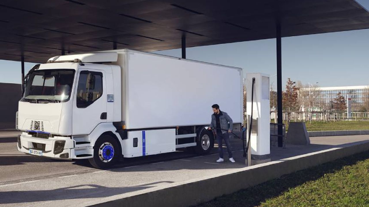 Renault Trucks şehir içi kamyon gamında yenilikler yaptı