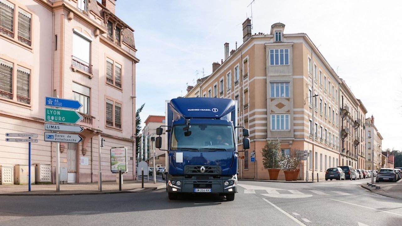 Kuehne+Nagel, daha sürdürülebilir karayolu taşımacılığı için 23 adet Renault Trucks elektrikli kamyon yatırımı yaptı