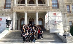 Mercedes-Benz Türk’ün öğrencilerinden Dolmabahçe Sarayı’na anlamlı ziyaret 