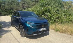 Türkiye'de Elektrikli Dönüşümün Yeni Yüzü: PEUGEOT E-3008 GT İncelemesi