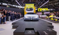 Opel’den Paris Otomobil Fuarı’nda çifte dünya prömiyeri