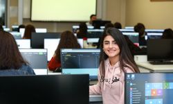 Mercedes-Benz Türk’ün Yıldız Kızlar’ı Bilişim Teknolojileri Eğitim Programı’nda buluştu