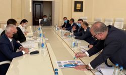 UND, Orta Koridor’un kilit ülkesi Azerbaycan’da çözüm aradı
