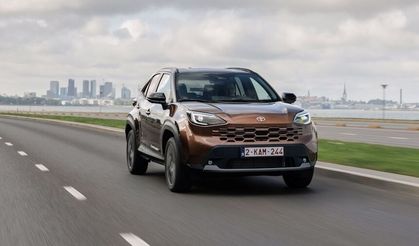 Toyota Yaris Cross Hybrid yenilenen sofistike tarzıyla Türkiye’de