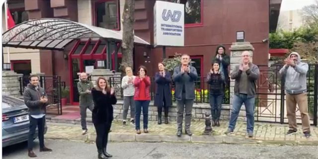 Dünya Sağlıkçılarla beraber taşımacıları da alkışlıyor