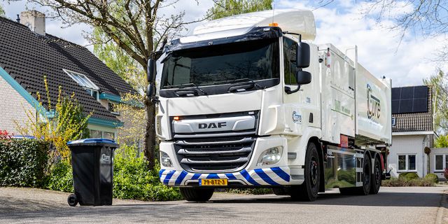 DAF, Cure Waste Management'a elektrikli 7 CF Electric çöp toplama kamyonunu teslim etti