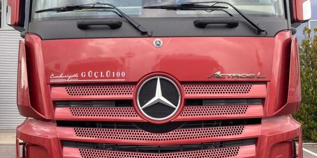 Mercedes-Benz Türk araçlarına “Cumhuriyetle GÜÇLÜ100” imzası