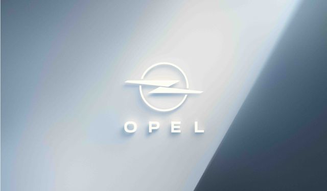 Opel şimşeği elektriklendi