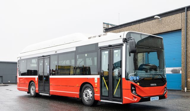IVECO BUS, HZ Bussar'a iki adet E-WAY şehir içi otobüsü teslim etti