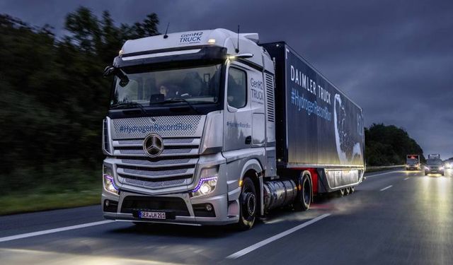Mercedes-Benz GenH2 kamyon, sıvı hidrojen yakıtıyla tek dolumla 1000 kilometre rekorunu kırdı 