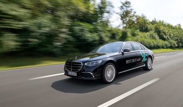 Mercedes-Benz Almanya'da 95 km/s Seviye 3 Otonom Sürüş İçin Onay Aldı