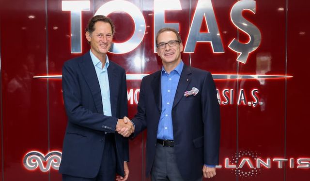 Stellantis ve Koç Holding üst yönetimi Tofaş Fabrikası’nı ziyaret etti