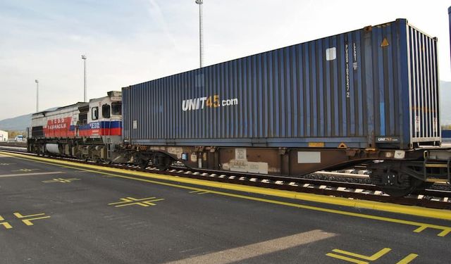 Türkiye’nin ilk özel intermodal terminali Railport’tan ilk tren çıkışı