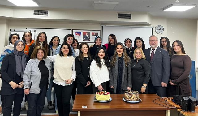 UND'nin kadın TIR sürücü adayları mezun oldu