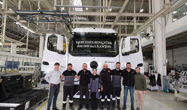 Mercedes-Benz Türk Aksaray’da 400 bininci kamyonunu banttan indirdi