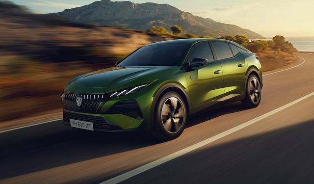Tasarımıyla fark yaratan yeni PEUGEOT 408 sahneye çıktı