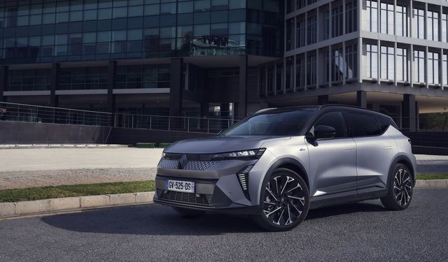 Avrupa’da yılın otomobili seçilen Renault Scenic E-Tech elektrikli satışa sunuldu