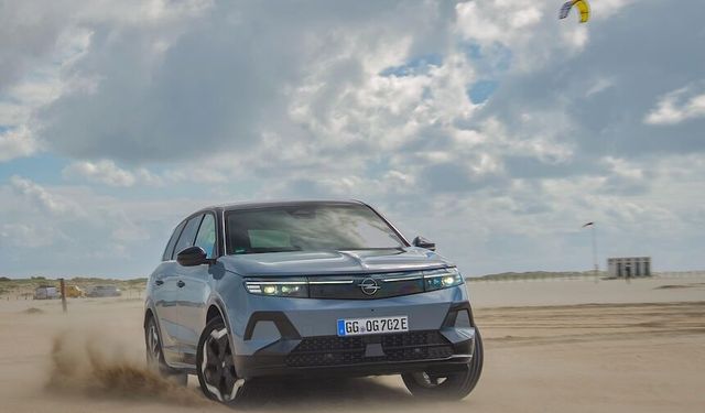 Yeni Grandland Elektrik AWD akıllı 4x4 teknolojisiyle yollara çıktı