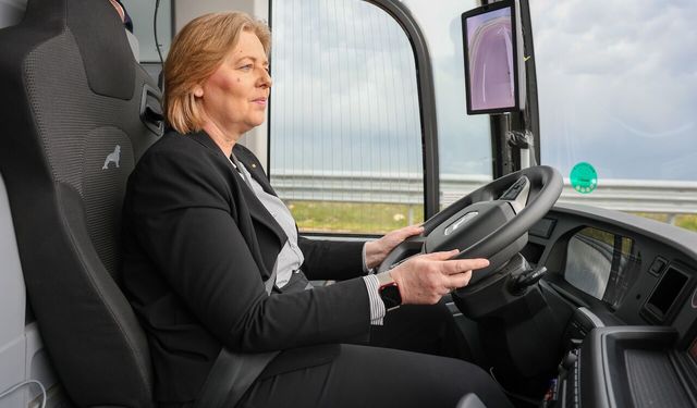Almanya Federal Çalışma ve Sosyal İşler Bakanı Bärbel Bas, MAN eCoach’u test etti