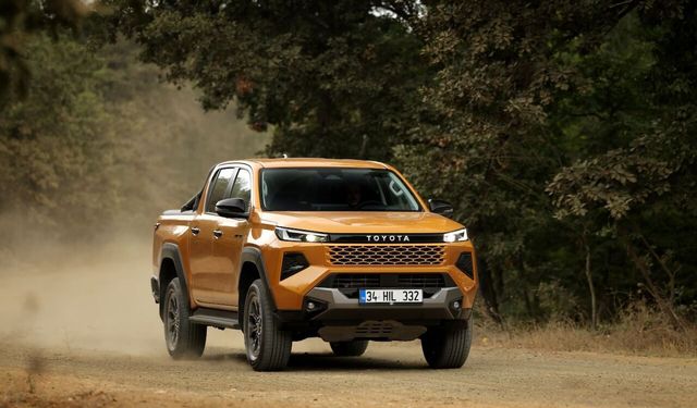 Yeni Hilux Türkiye’de satışa sunuldu, yeni RAV4 Hybrid tanıtıldı