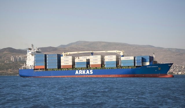 Arkas Line REX servisinin rotasını St. Petersburg’a taşıdı