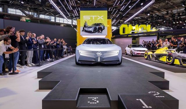 Opel’den Paris Otomobil Fuarı’nda çifte dünya prömiyeri