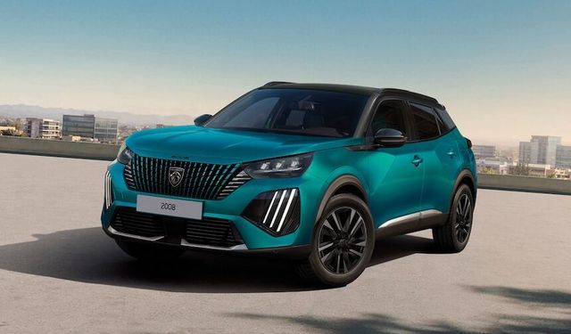 Peugeot 2008 yeni İyonya Mavi gövde rengi ile karakterini güçlendiriyor