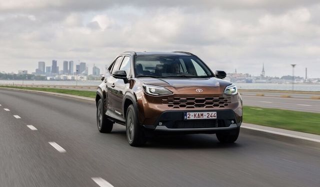 Toyota Yaris Cross Hybrid yenilenen sofistike tarzıyla Türkiye’de