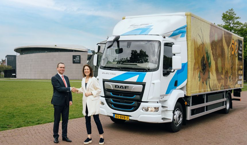 DAF LF Electric, 50'nci yıl dönümü için Van Gogh Müzesi'ne teslim edildi