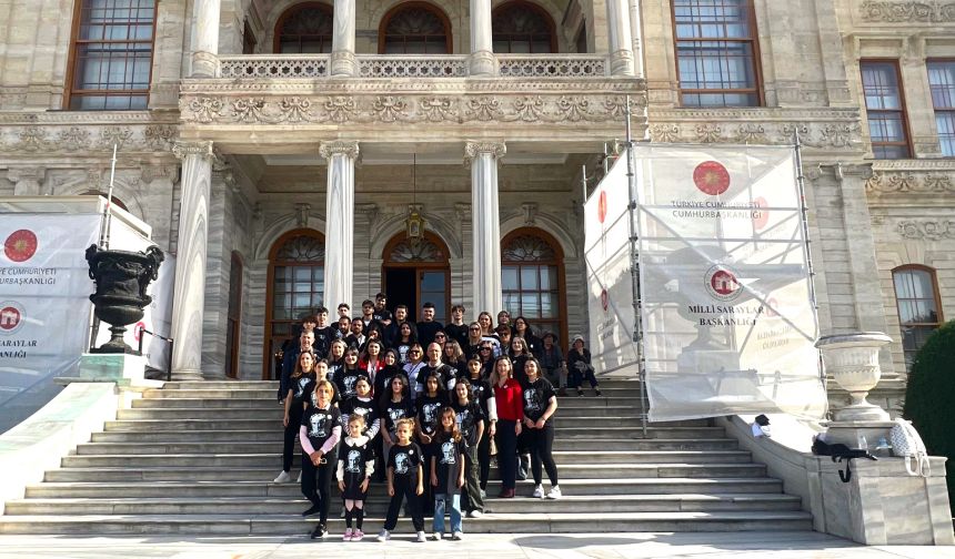 Mercedes-Benz Türk’ün öğrencilerinden Dolmabahçe Sarayı’na anlamlı ziyaret 