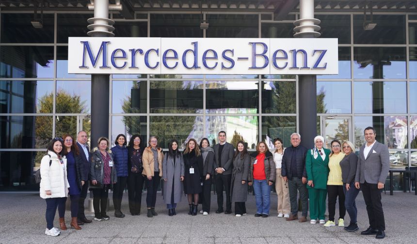 Kadın kaptanların bu seferki rotası Mercedes-Benz Türk fabrikaları oldu