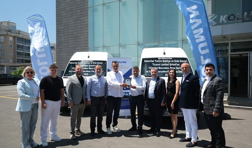 Mercedes-Benz’den Akkurtlar Turizm’e 123 Adet Sprinter ve 5 adet Vito teslimatı