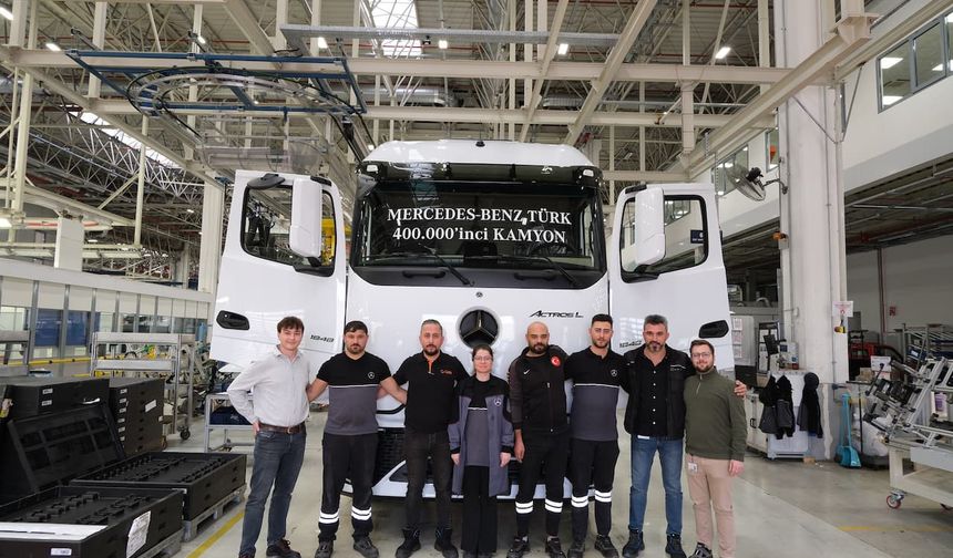 Mercedes-Benz Türk Aksaray’da 400 bininci kamyonunu banttan indirdi