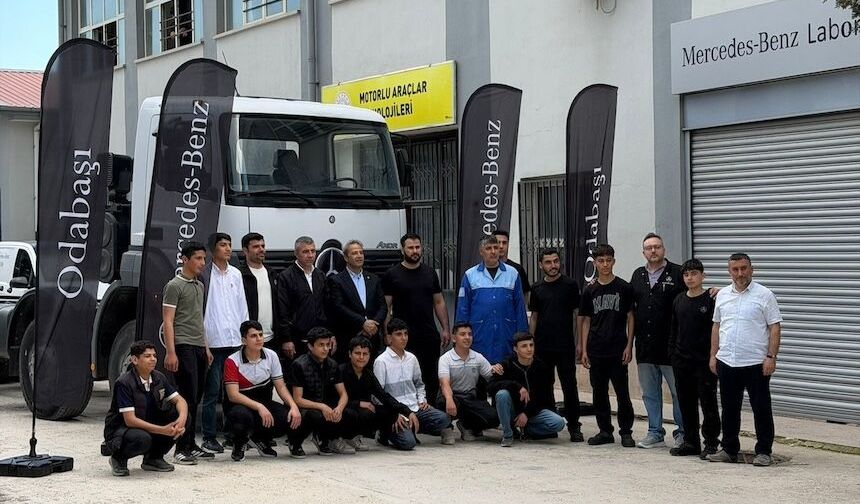 Mercedes-Benz Türk 30 ilde 34 laboratuvarla mesleki eğitime destek veriyor