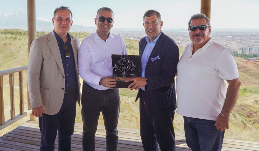 Kâmil Koç ile Mercedes-Benz Türk iş ortaklığını hatıra ormanında ölümsüzleştirdi