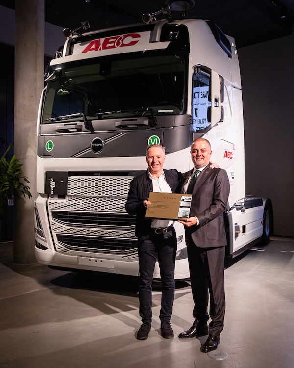 Volvo Trucks & Abc Lojistik Teslimatı Per Erik Lindström Ve Ergun Bilen