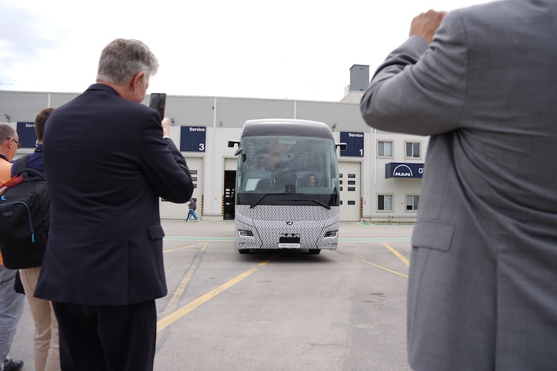 1747205237 E Eot Man Ecoach Sneak Preview 02