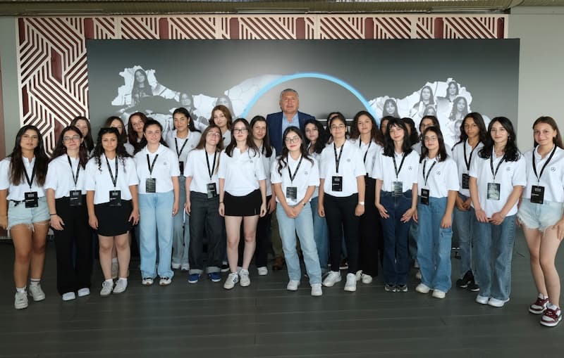 Her Kizimiz Bir Yildiz 3