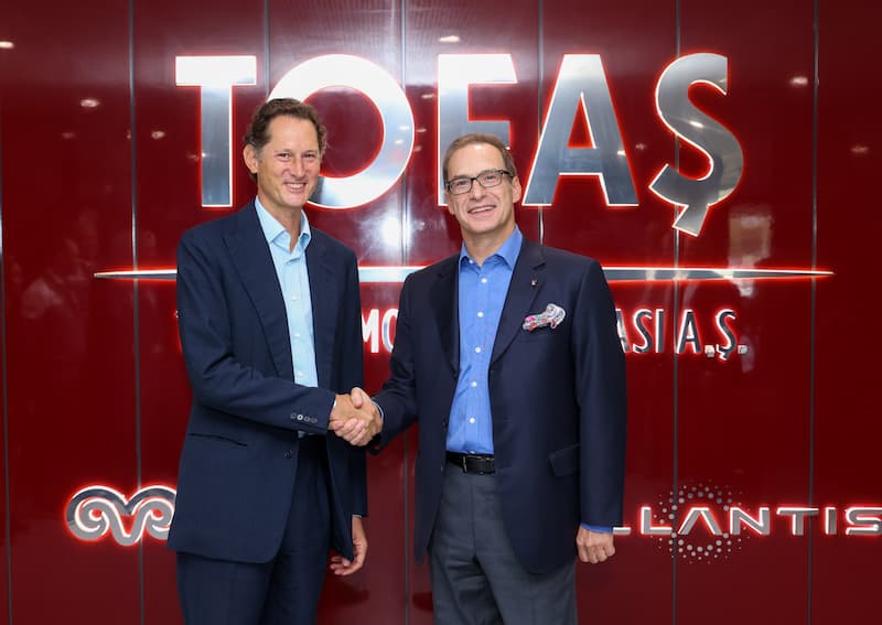 Stellantis Yönetim Kurulu Başkanı John Elkann Koç Holding Yönetim Kurulu Başkanı Ömer M. Koç