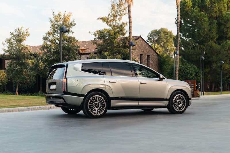 1762435412 I O N I Q 9 2