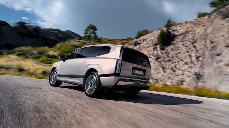 1762435426 I O N I Q Arka