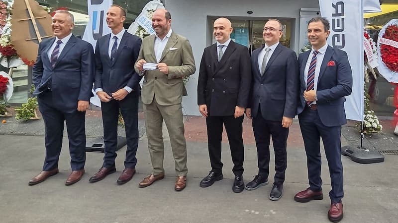 Soldan Hakki Işinak Michael May Friedrich Lixl Ve Iveco Mengerler Yoneticileri̇