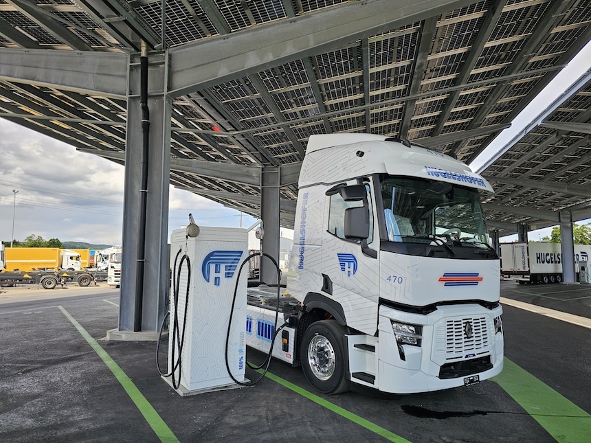 1769038930 Renault Trucks X Hugelshofer 2