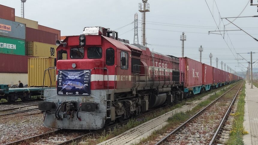 Pasifik Eurasia 50 konteynerlik dev operasyonla Ege'yi Çin'e demiryoluyla bağladı