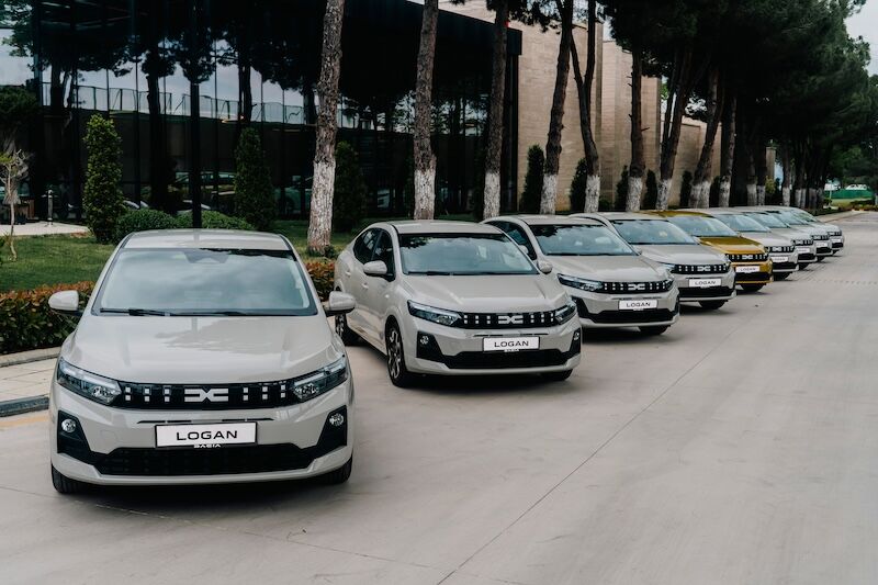1779282872 Dacia Lansman 9