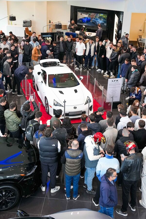 Lexus Lfa'ya Bursada Yogun Ilgi 1200 Kisilik Bulusma (2)