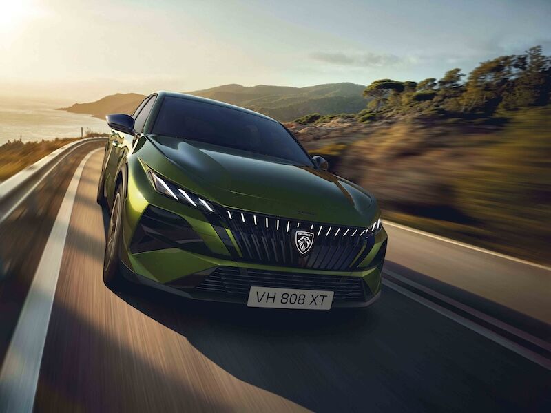Yeni̇ Peugeot 408 3-1