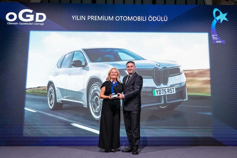 Asli Kayadeniz Serkan Kalkavan Yilin Premium Otomobili Odulu